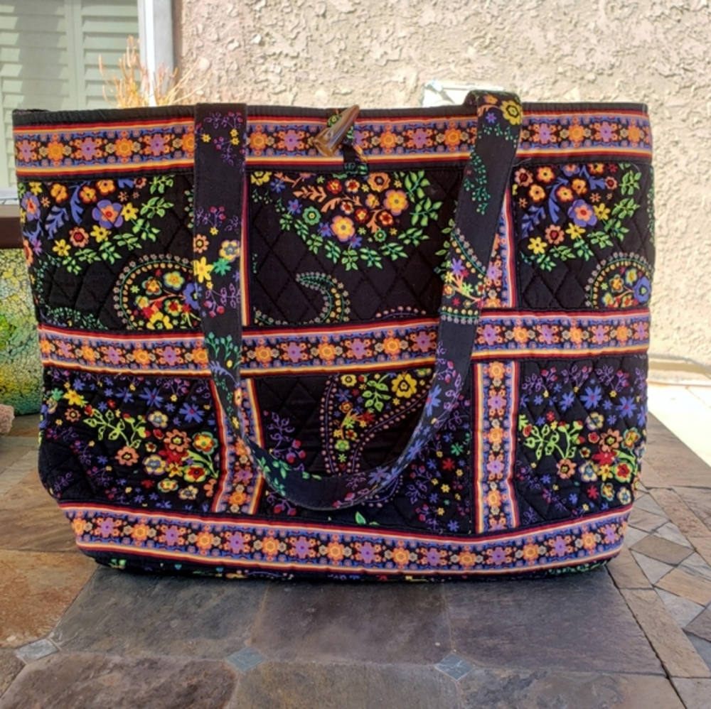 ☆ Like New! Funky & Festive Quilted Shoulder Bag ☆